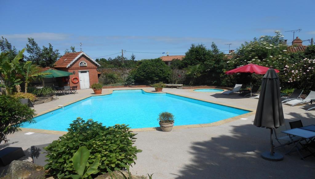 Hotel De La Barbacane Tiffauges Kültér fotó